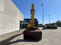 2000 Kobelco SK210LC-6 crawler excavator, front view