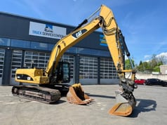 2011 Caterpillar 324D crawler excavator, side view
