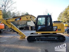 2015 Caterpillar 313FLGC crawler excavator side view 2015 Caterpillar 313FLGC crawler excavator side view