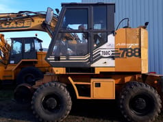1997 CASE 788 P wheel excavator, side view