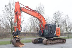 2018 Hitachi ZX225 US LC-6 crawler excavator, side view