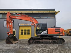 2012 Hitachi Zaxis 290LC excavator, side view