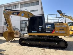 2022 Caterpillar 323D2L crawler excavator, side profile view 2022 Caterpillar 323D2L crawler excavator, side profile view