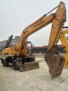 2020 Hyundai R210W wheel excavator, front three-quarter view