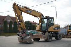 2003 Caterpillar M313C wheel excavator, front three-quarter view