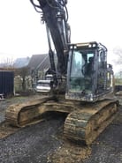 2019 JCB 220X L4F crawler excavator, front three-quarter view