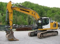 2019 Liebherr R922LC crawler excavator, side view 2019 Liebherr R922LC crawler excavator, side view