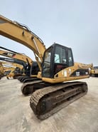 Koparka gąsienicowa Caterpillar 320D z 2008 roku, widok z boku Koparka gąsienicowa Caterpillar 320D z 2008 roku, widok z boku