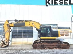 2016 Caterpillar 352F crawler excavator, side view