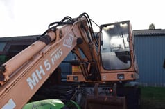 1990 O&K MH 5 PMS wheel excavator, side view 1990 O&K MH 5 PMS wheel excavator, side view