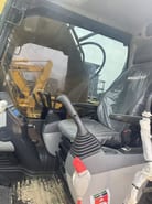 Excavator pe senile Komatsu PC220-8 2024, vedere interior