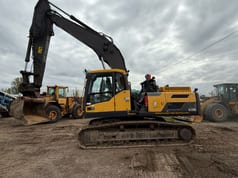 2014 Volvo EC250D crawler excavator side view 2014 Volvo EC250D crawler excavator side view
