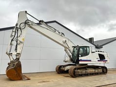 2016 Liebherr R 946 crawler excavator, side profile view