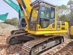 Excavadora de orugas Komatsu PC220-8 2018 vista lateral Excavadora de orugas Komatsu PC220-8 2018 vista lateral