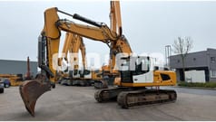 2013 Liebherr R926 LC crawler excavator, side view