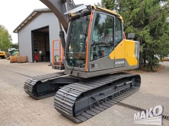 2018 Volvo EC140EL crawler excavator, side view