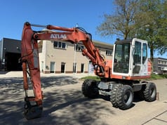 2001 Atlas 1004 M wheel excavator side view 2001 Atlas 1004 M wheel excavator side view