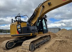 2015 Caterpillar 320E L RR crawler excavator, side view 2015 Caterpillar 320E L RR crawler excavator, side view