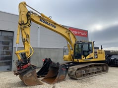 2017 Komatsu PC290LC-11 crawler excavator, side view 2017 Komatsu PC290LC-11 crawler excavator, side view