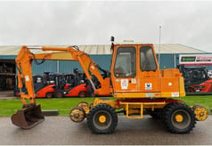 Atlas 1104 excavator, side view