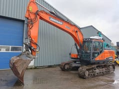2018 Doosan DX225LC-5 crawler excavator side view