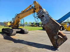2005 Liebherr R924B HD S L crawler excavator, side view with demolition attachment