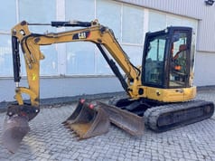 2016 Caterpillar 305E mini excavator side view 2016 Caterpillar 305E mini excavator side view