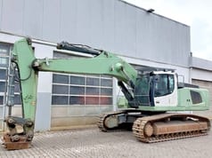 2018 Liebherr R 950 SME crawler excavator, side view