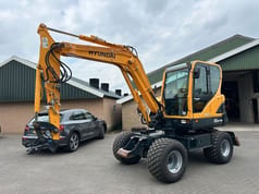2018 Hyundai R55W-9A wheel excavator, side profile view 2018 Hyundai R55W-9A wheel excavator, side profile view