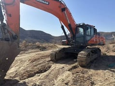 2019 Doosan DH520LC-9C crawler excavator, front three-quarter view