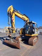 2015 Liebherr R914COMPACT crawler excavator, front three-quarter view