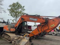 2016 Doosan DX255LC-5 crawler excavator side view 2016 Doosan DX255LC-5 crawler excavator side view