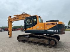 2011 Hyundai R250NLC-9 crawler excavator, side view