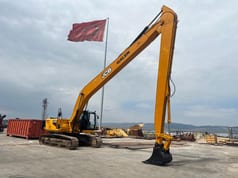 2023 JCB JS290 crawler excavator with long-reach boom, side view 2023 JCB JS290 crawler excavator with long-reach boom, side view