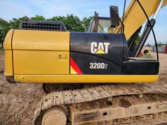 Escavatore cingolato Caterpillar 320D2 del 2022, profilo laterale
