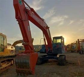 Hitachi ZX210 Raupenbagger Hitachi ZX210 Raupenbagger
