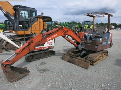 Hitachi EX26 mini excavator, side view Hitachi EX26 mini excavator, side view