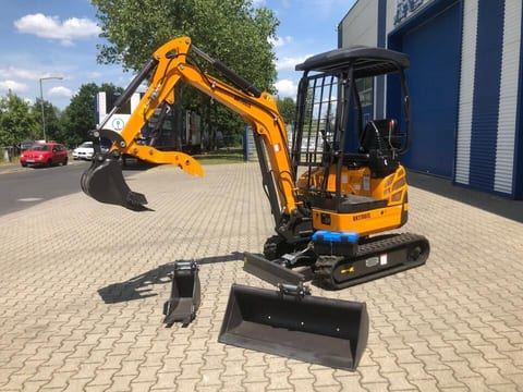 Berger Kraus BK1700JS mini excavator, side view Berger Kraus BK1700JS mini excavator, side view
