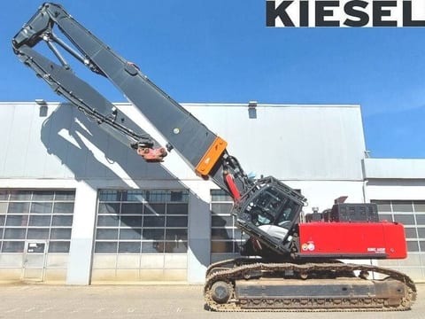 2019 Hitachi KMC600P-6 demolition excavator side view 2019 Hitachi KMC600P-6 demolition excavator side view