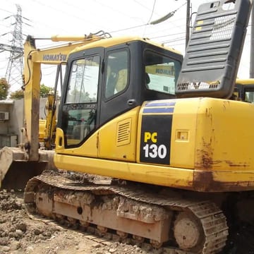 2016 Komatsu PC130-7 crawler excavator, side view 2016 Komatsu PC130-7 crawler excavator, side view