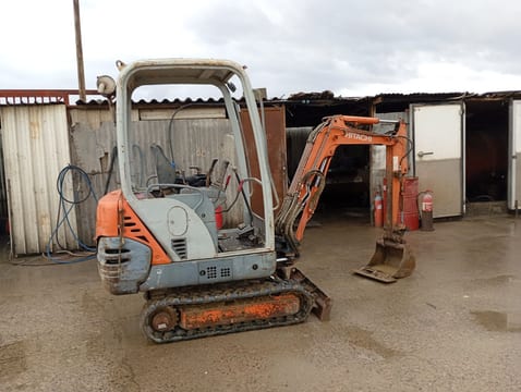 2005 Hitachi FH16.2B mini excavator, side view