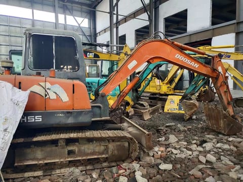2015 Doosan DH55 mini excavator, side view 2015 Doosan DH55 mini excavator, side view