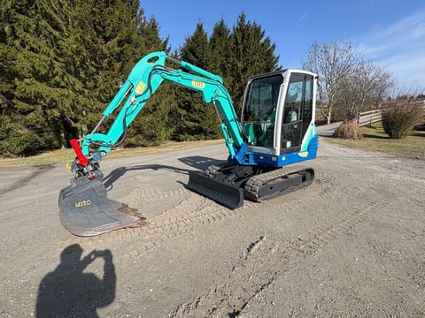 2008 IHI 28N3 excavator, side view 2008 IHI 28N3 excavator, side view