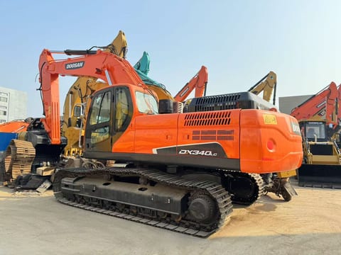 2020 Doosan DX340LC crawler excavator, side view 2020 Doosan DX340LC crawler excavator, side view