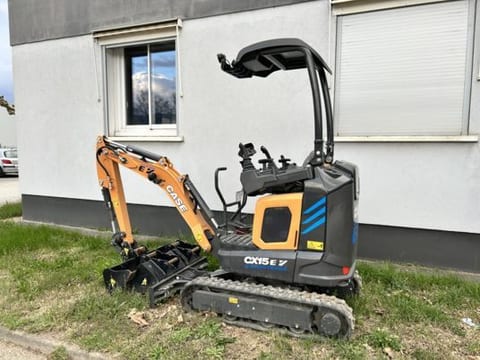 2023 CASE CX 15 EV mini excavator, side view 2023 CASE CX 15 EV mini excavator, side view