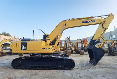 2020 Komatsu PC220LC crawler excavator side view 2020 Komatsu PC220LC crawler excavator side view