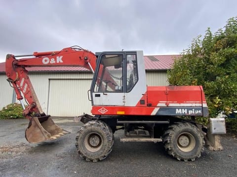 1995 O&K MH 4PLUS wheel excavator side view 1995 O&K MH 4PLUS wheel excavator side view