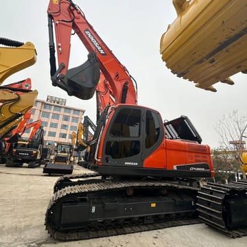 2024 Doosan DX225LC-9C crawler excavator side view 2024 Doosan DX225LC-9C crawler excavator side view