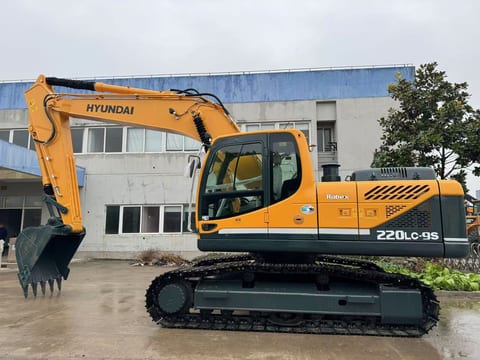 2022 Hyundai 220LC-9S crawler excavator, side view