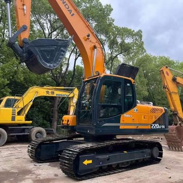 Hyundai R220LC-9S crawler excavator, side view